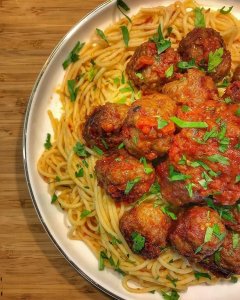 Domates Soslu Köfteli Spagetti