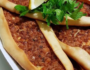 Ev Yapımı Kıymalı Pide