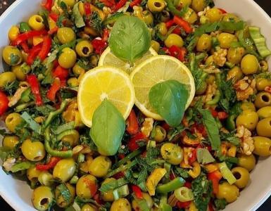 Kahvaltılık Yeşil Zeytin Salatası
