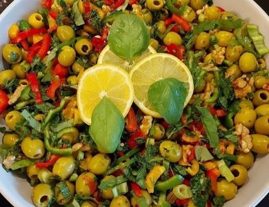 Kahvaltılık Yeşil Zeytin Salatası